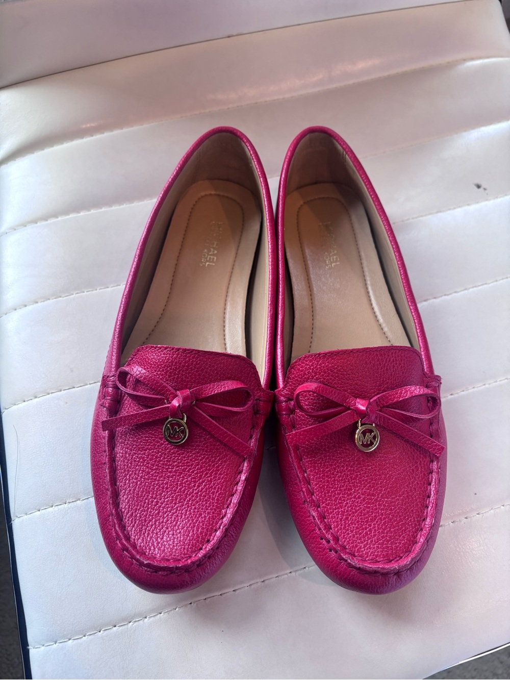 Michael Kors Red Leather Bow Moccasins with MK Charm - Picture 2 of 3
